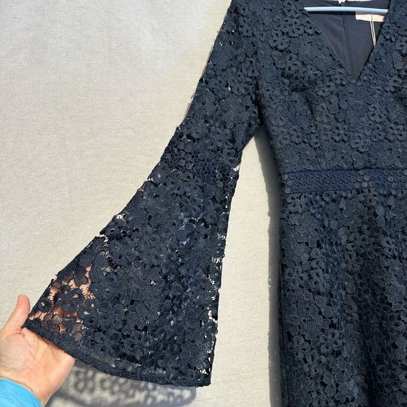 NWT Keepsake Utopia Lace Dress - size M - Picture 4 of 6